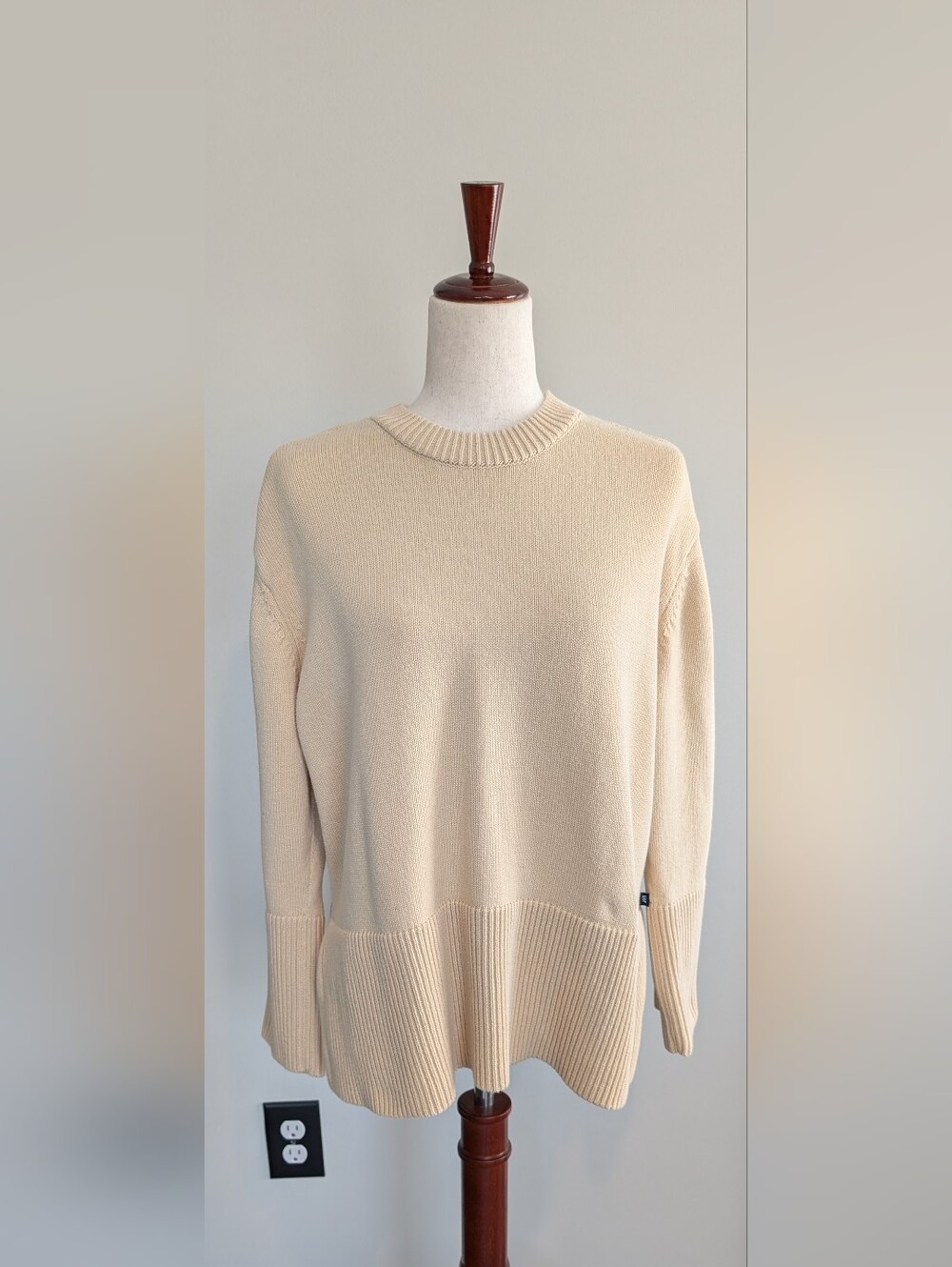 GAP Women’s Crewneck Knit Sweater Side Slits 100% Cotton Tan Size Large